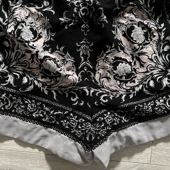 BCBG printed shorts - Picture 3 of 6